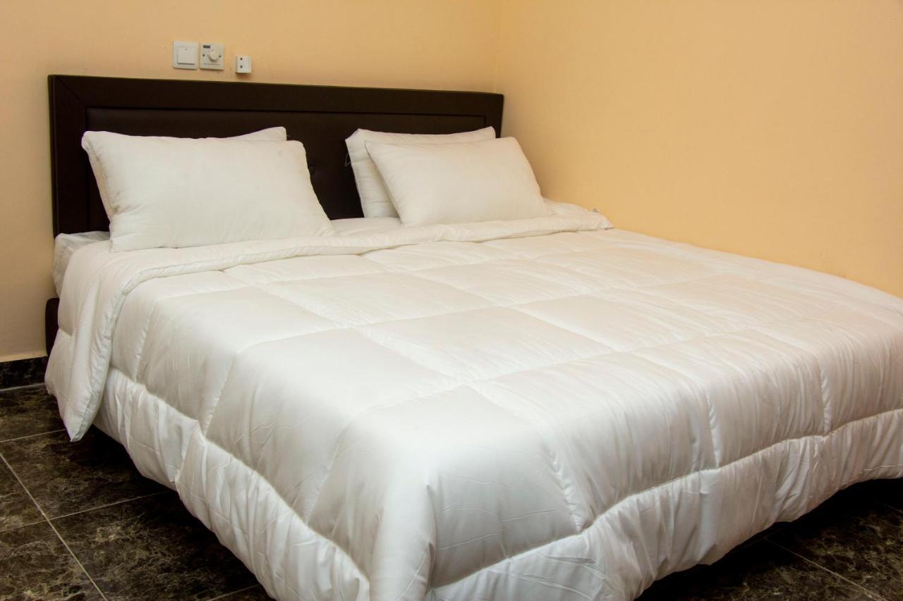 High Level Apartment Haatso Екстериор снимка