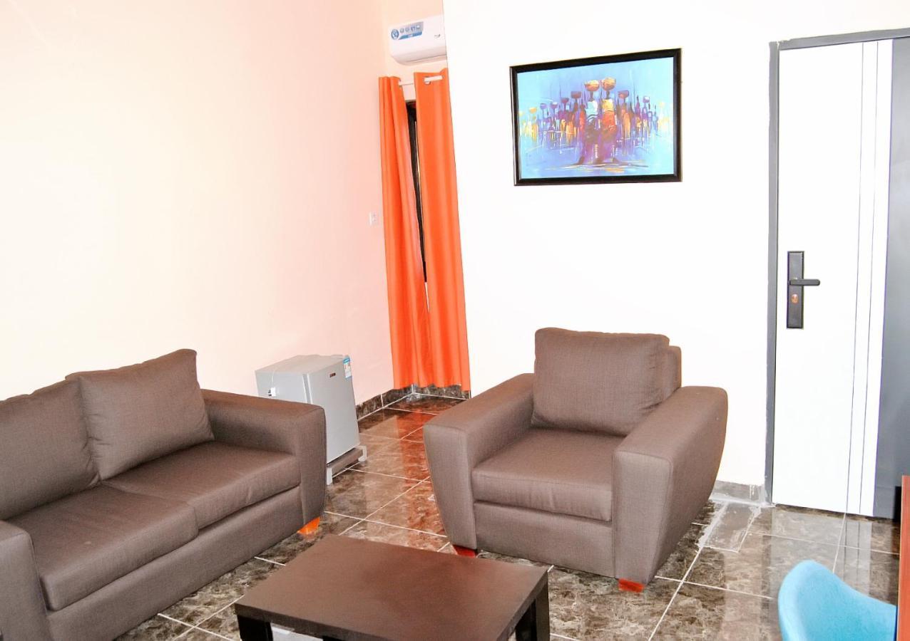 High Level Apartment Haatso Екстериор снимка