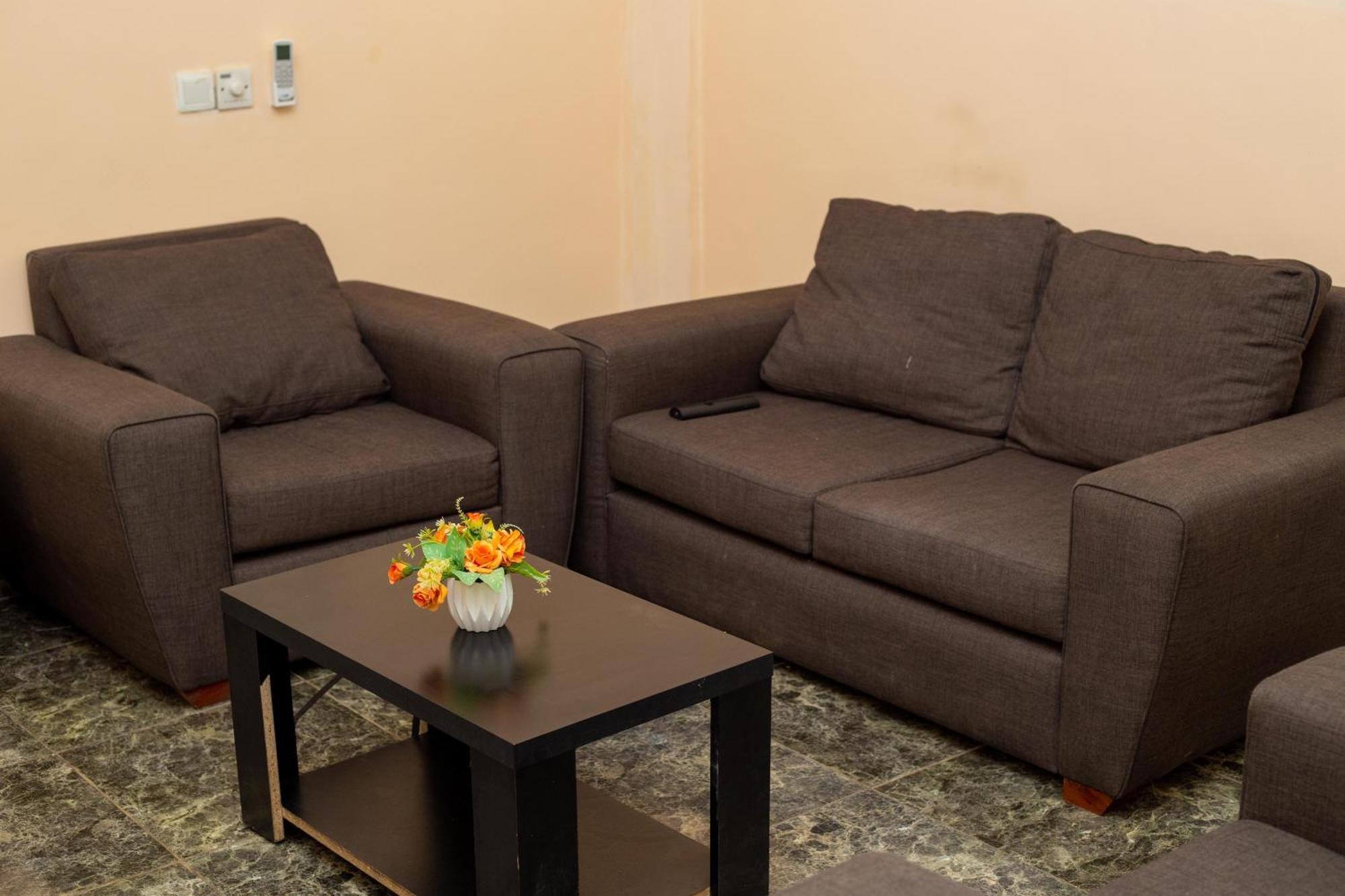 High Level Apartment Haatso Екстериор снимка