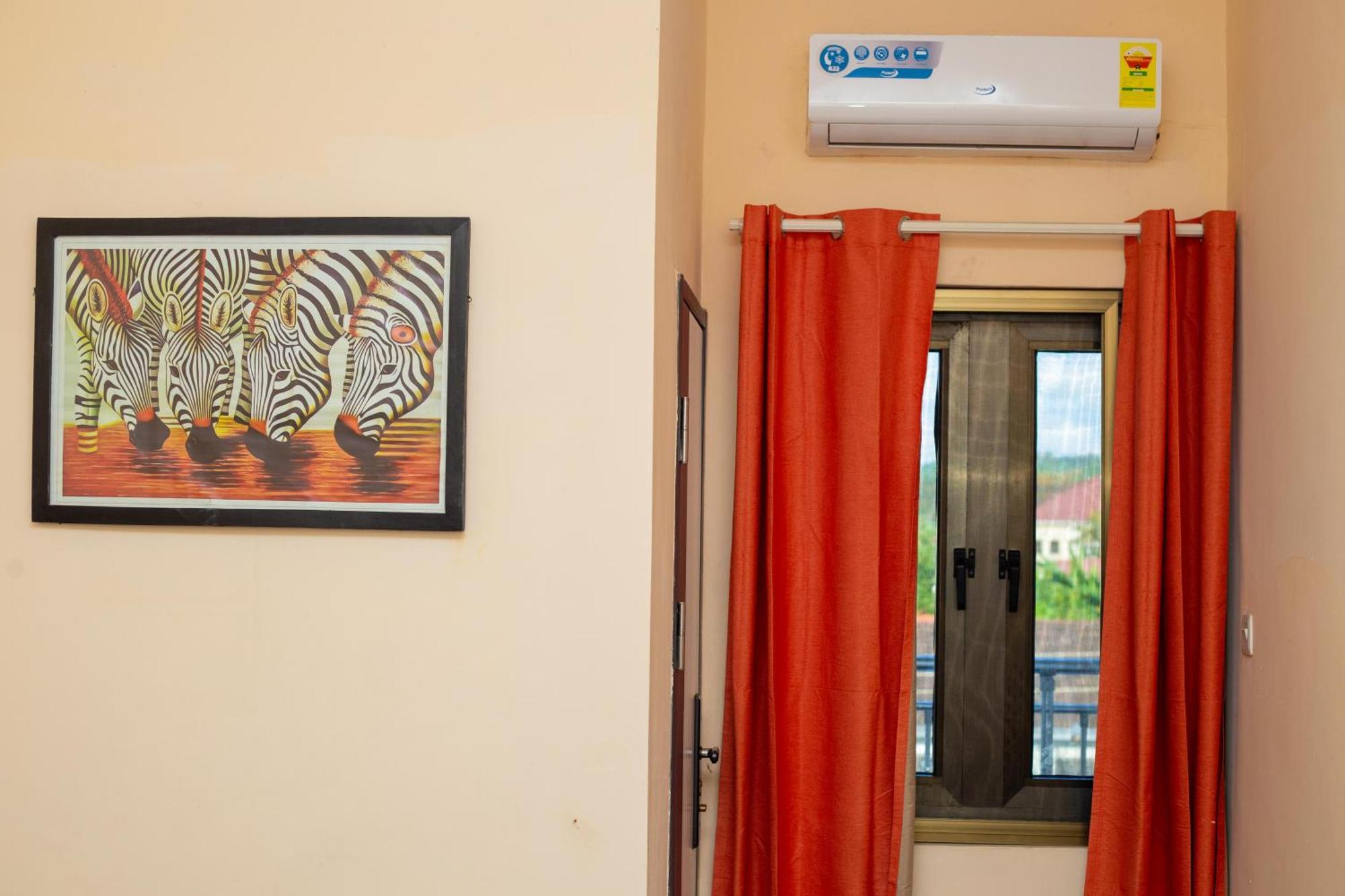 High Level Apartment Haatso Екстериор снимка